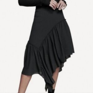 Kinly Asymmetrical Crinklel Skirt Size Medium